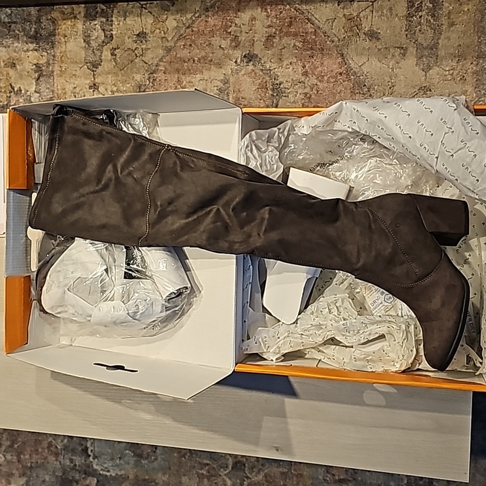 Unisa dark gray fabric boots size 6 1/2